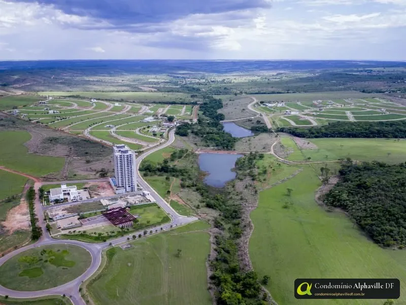 Aerial view of Alphaville Brasília with the lakes and the linear park