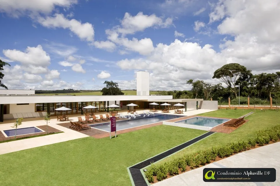 Piscinas y deck del club del Residencial 1