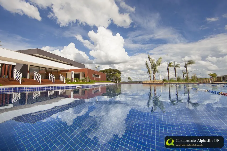 Pool and clubhouse in Residencial 2